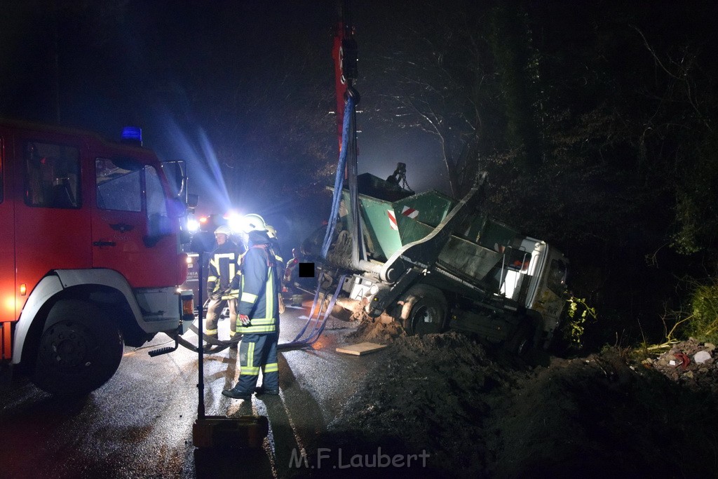 Container LKW umgestuerzt Koeln Brueck Bruecker- Dellbruecker Mauspfad P502.JPG - Miklos Laubert